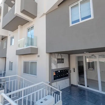 Three Bedroom With Sea Views Apartment *