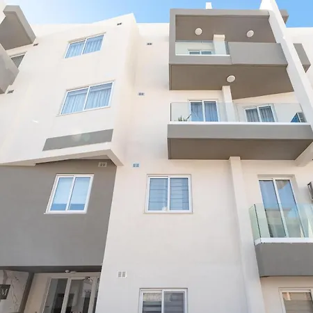 Apartment Three Bedroom With Sea Views