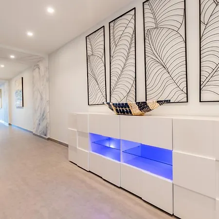 Apartment Three Bedroom With Sea Views