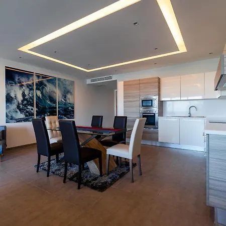Apartment Three Bedroom With Sea Views *