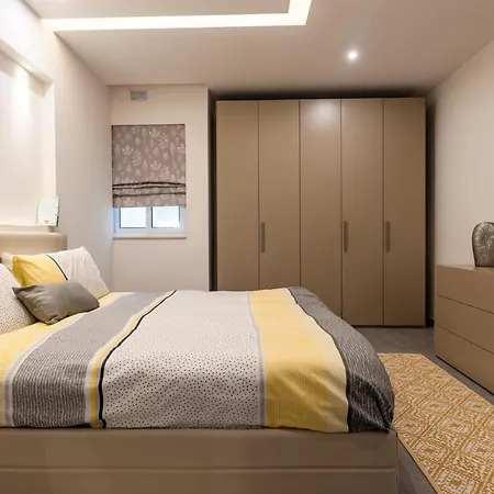 Apartment Three Bedroom With Sea Views Is-Swieqi
