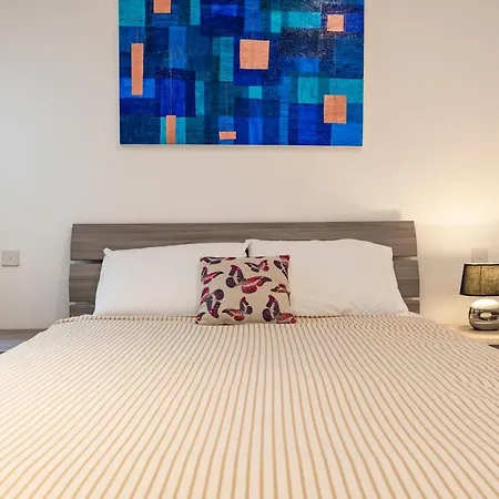 Three Bedroom With Sea Views Apartment *