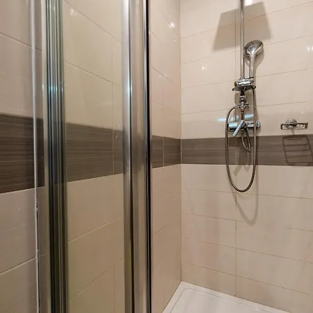 Apartment Three Bedroom With Sea Views *